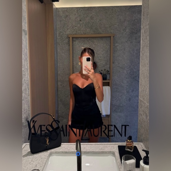 Zara Pleated Shorts Black Size M NWOT - Picture 3 of 4